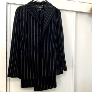 Kasper Black and white pin striped Pants Suit Size 4